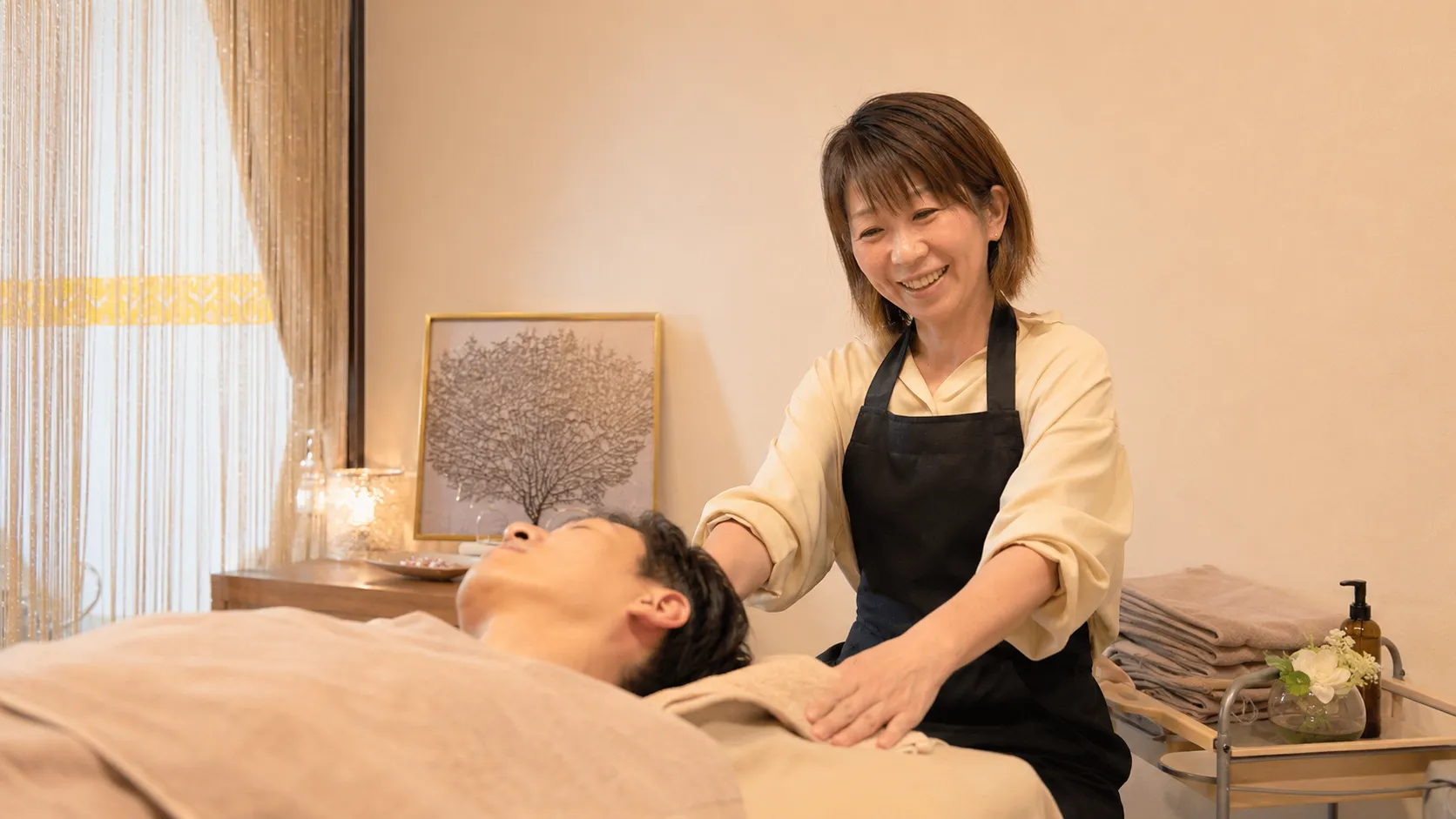 博多区美野島のB-STYLE.で受けられるヘッドマッサージとデコルテケアのイメージ写真